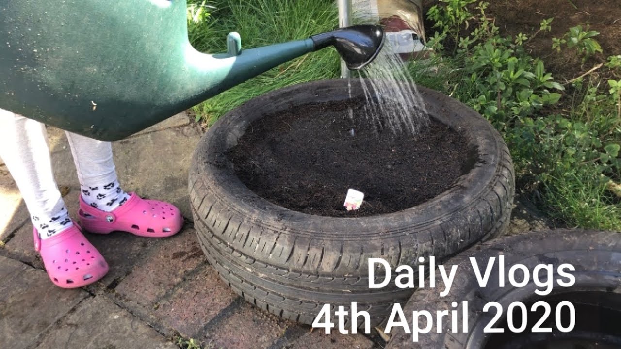 Daily Vlogs - Saturday 4th April 2020: Gardening in lockdown