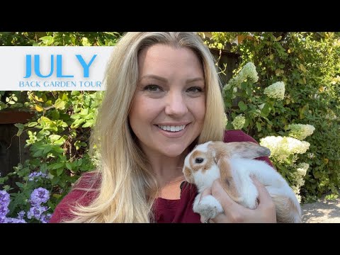July Backyard Garden Tour AND An Introduction! 🐰 :: Small Space Gardening Zone 9b