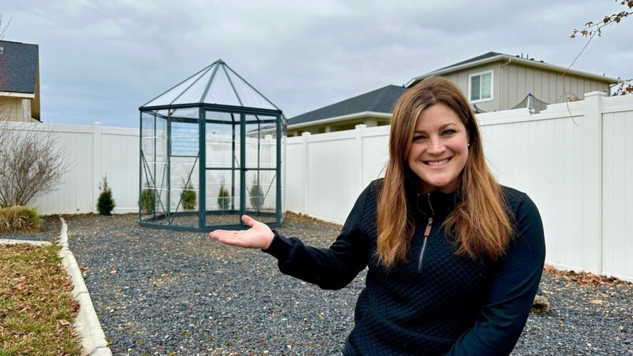 Setting Up a Super Cute Greenhouse for My Sister-in-Law! 💚🌿🙌 // Garden Answer