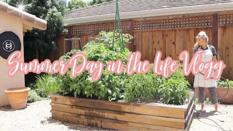 SUMMER TIME DAY IN THE LIFE VLOGG // CHICKEN COOP CLEAN UP // GARDENING // CRUNCHY CAESAR SALAD